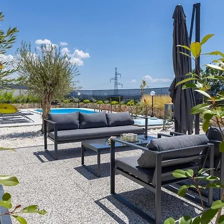 Viewpoint With Heated Pool & Sew View Каштела