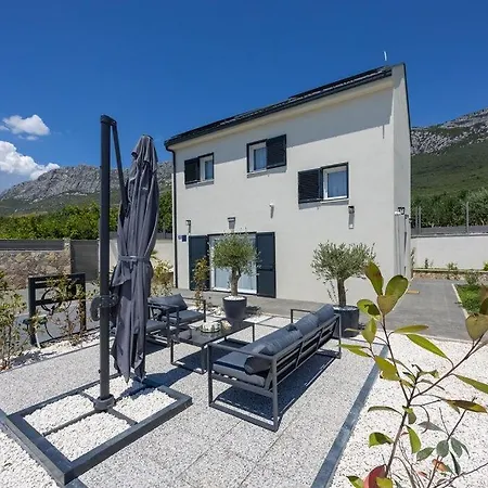 Вілла Viewpoint With Heated Pool & Sew View Каштела