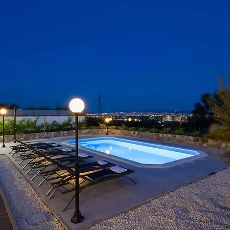 Viewpoint With Heated Pool & Sew View