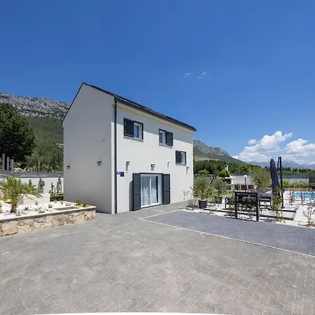 Viewpoint With Heated Pool & Sew View