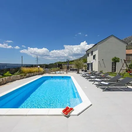 Вілла Viewpoint With Heated Pool & Sew View Каштела